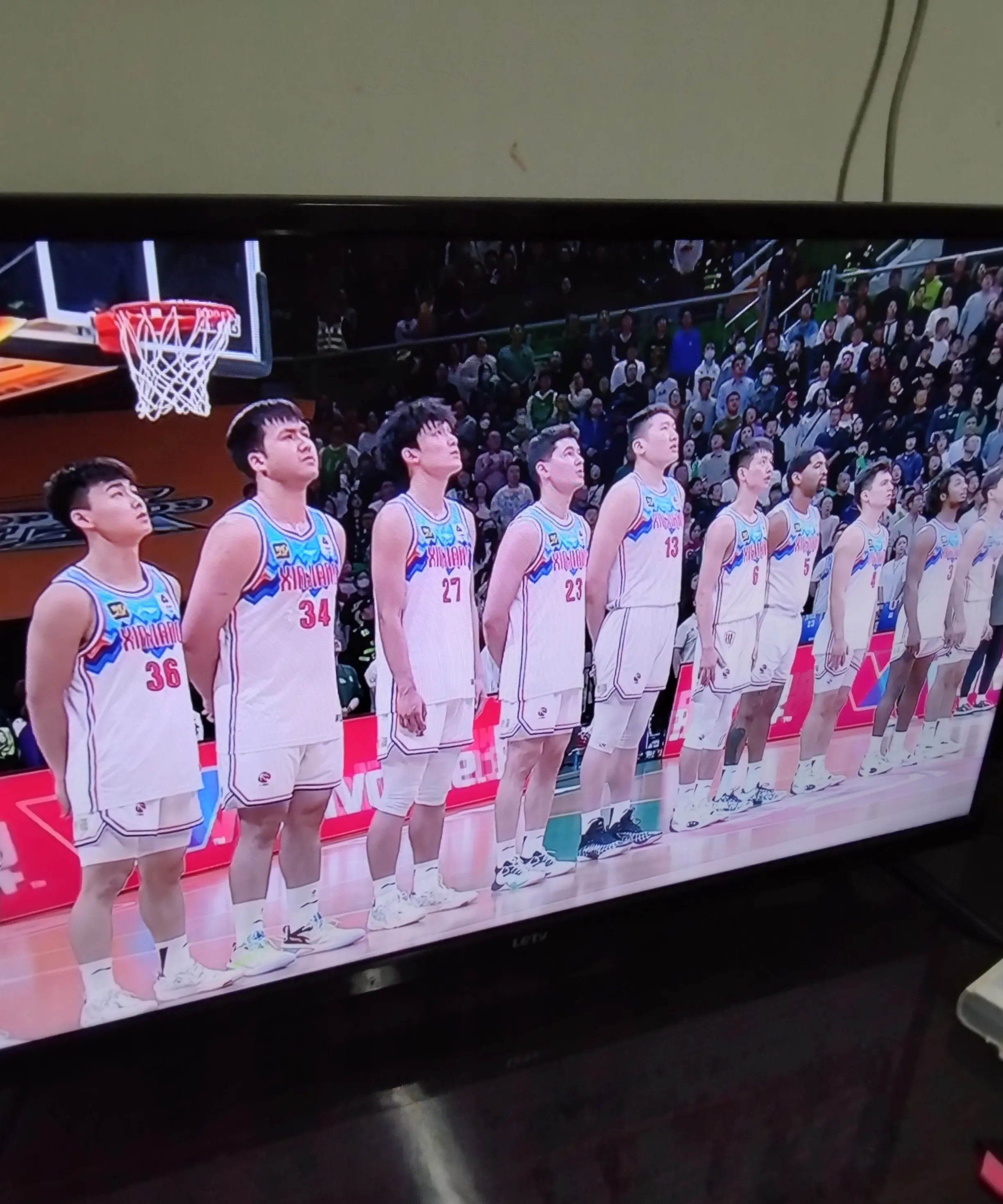 包含新疆队在激烈角逐中控制比赛，轻松获胜的词条